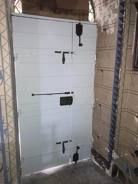 Porte solide en bois Moulins