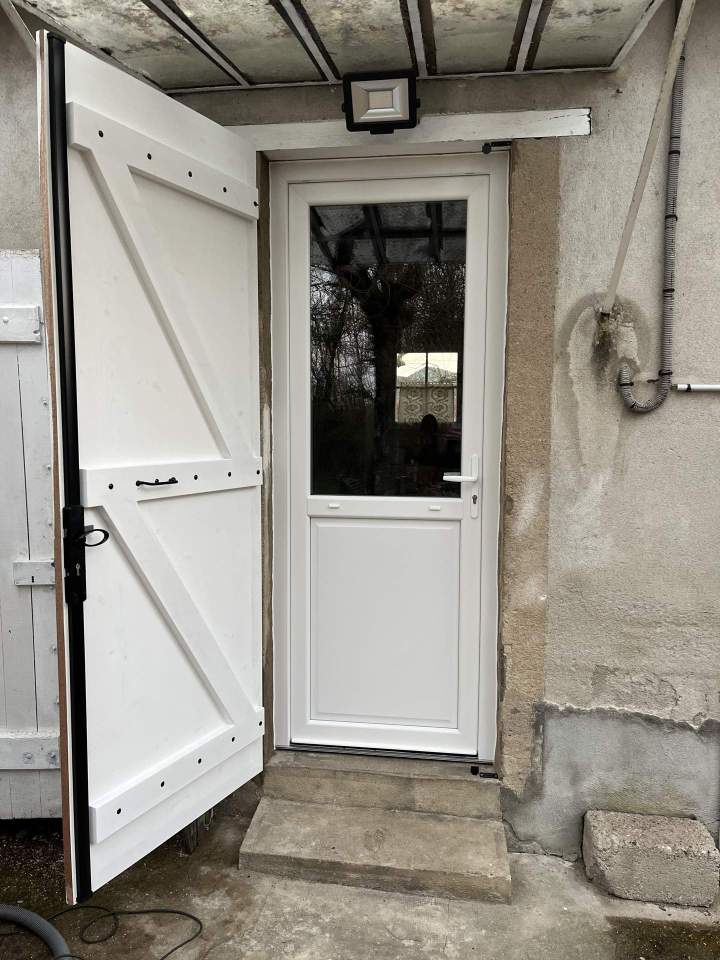 Fenêtre, volet, portail, terrasse, porte en bois (15)