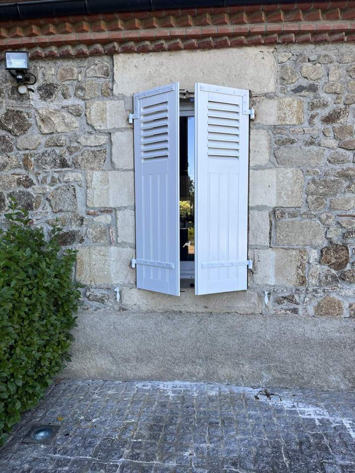 Fenêtre, volet, portail, terrasse, porte en bois (2)