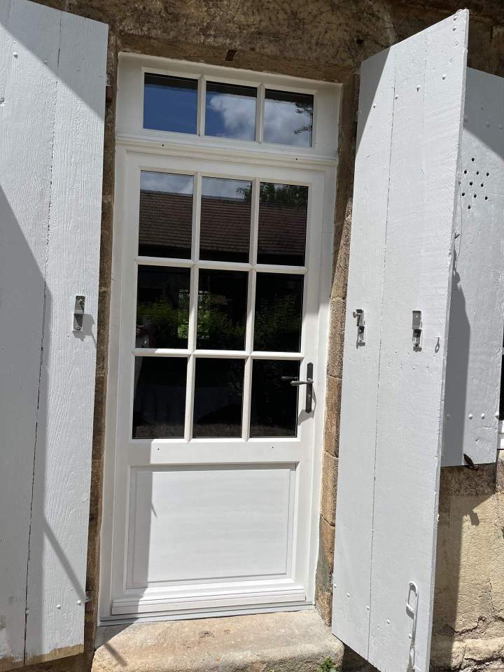 Fenêtre, volet, portail, terrasse, porte en bois (12)