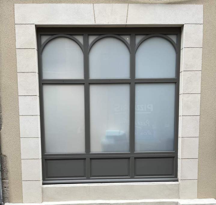 Installation fenêtres solides et élégantes Moulins