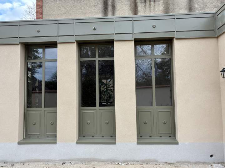 Installation porte d'entrée en bois Moulins